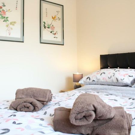 Van Apartments Кайрфилли Экстерьер фото