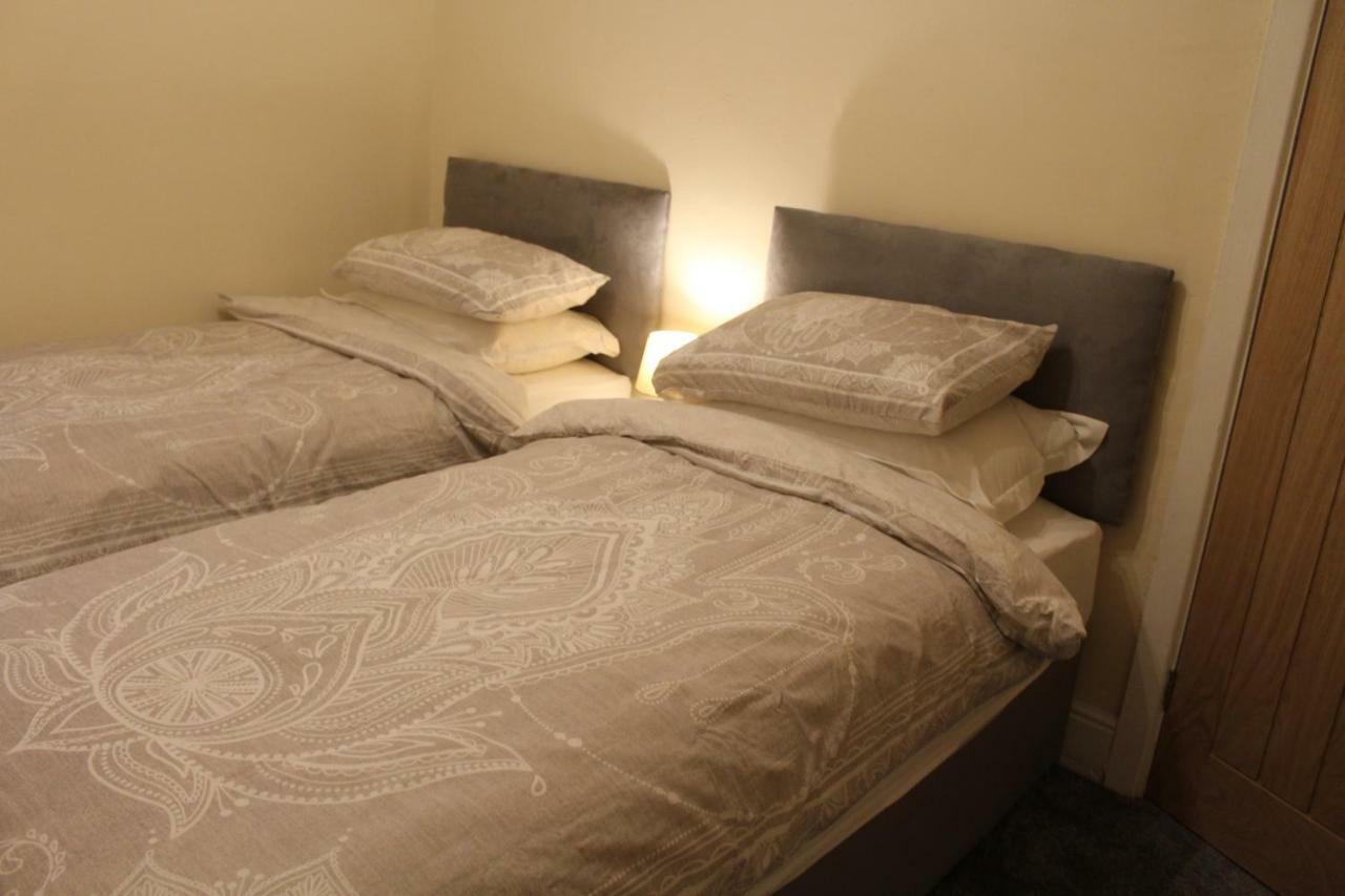 Van Apartments Кайрфилли Экстерьер фото