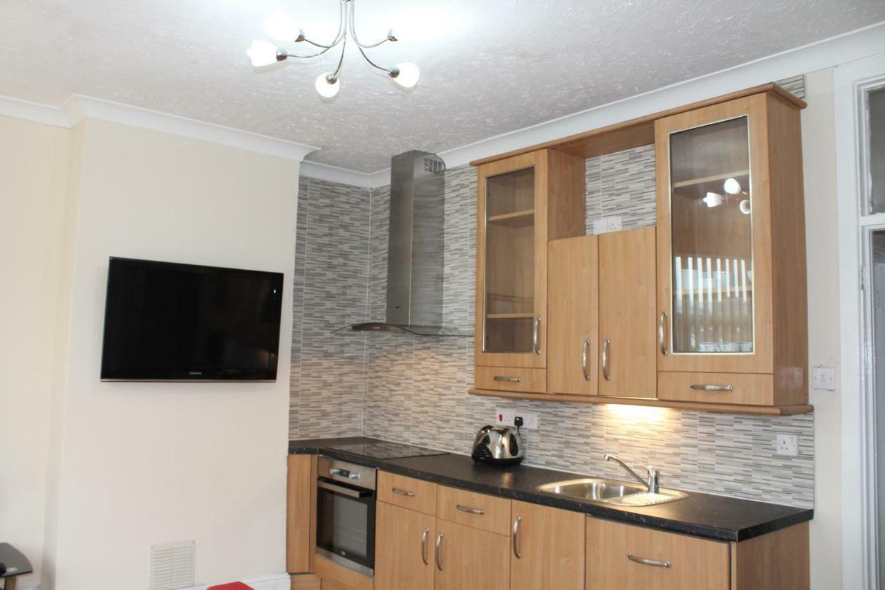 Van Apartments Кайрфилли Экстерьер фото