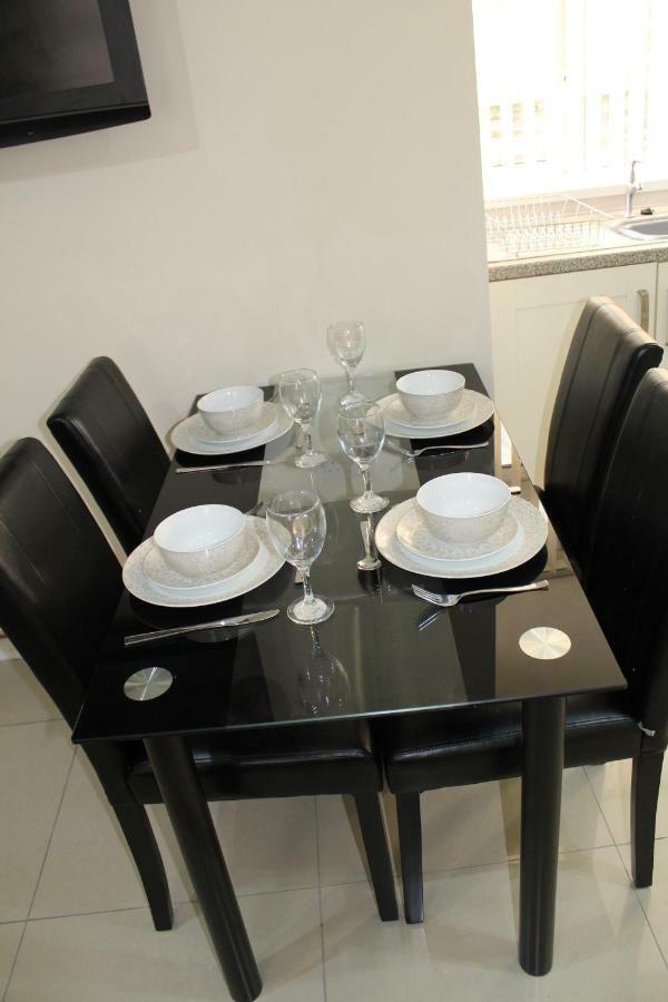 Van Apartments Кайрфилли Экстерьер фото