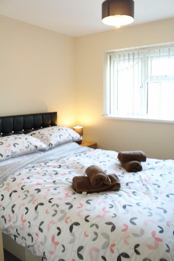 Van Apartments Кайрфилли Экстерьер фото